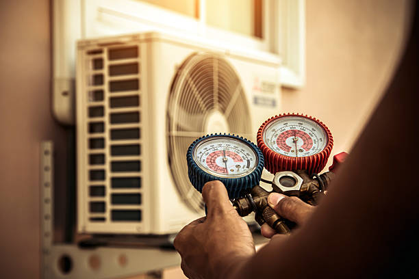 Professional Emergency Hvac technician working in Angleton, TX
